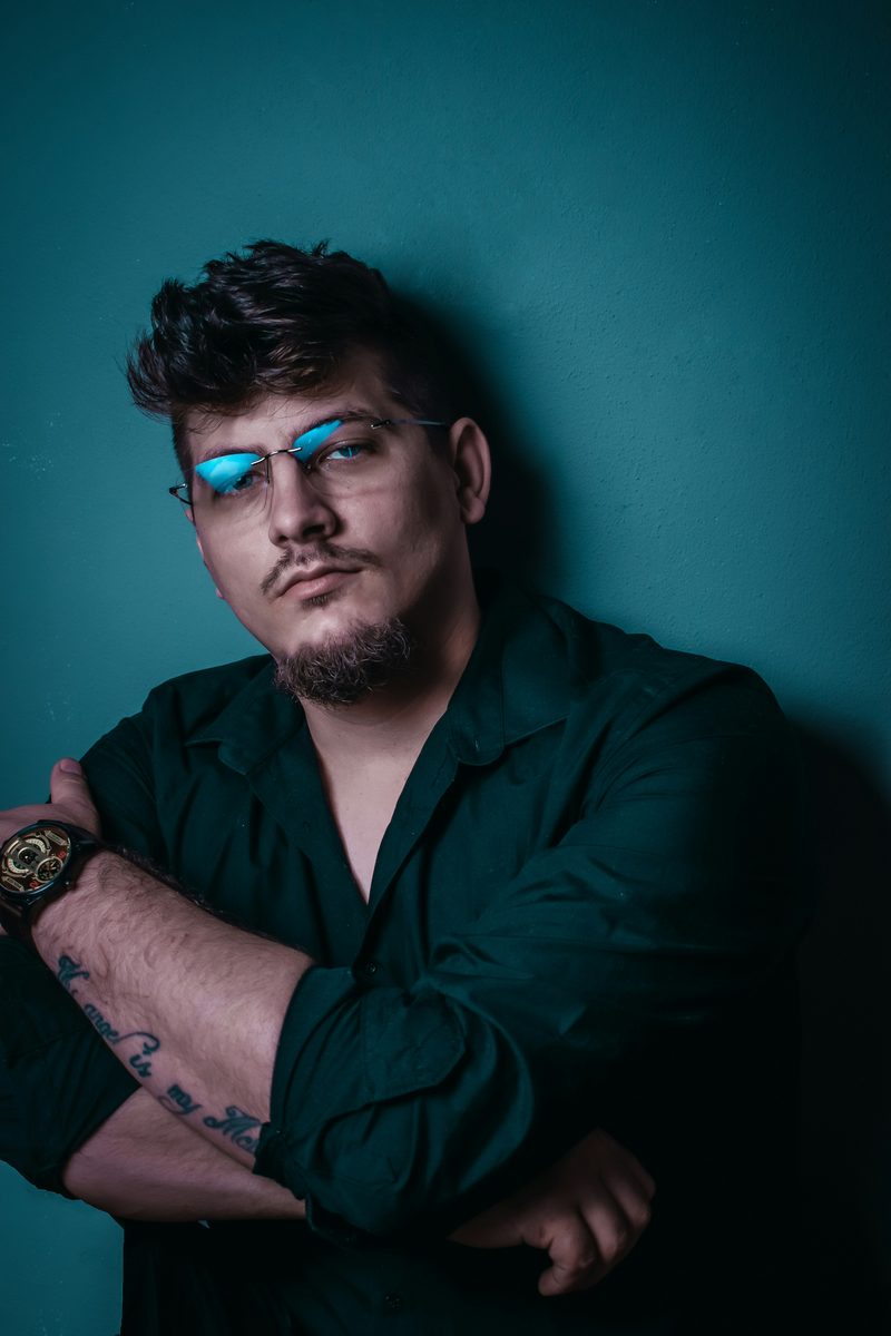 Tony O'Connor, artiste néo-traditionnel et encres UV